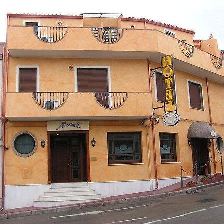Hotel Mistral Portoscuso Ngoại thất bức ảnh