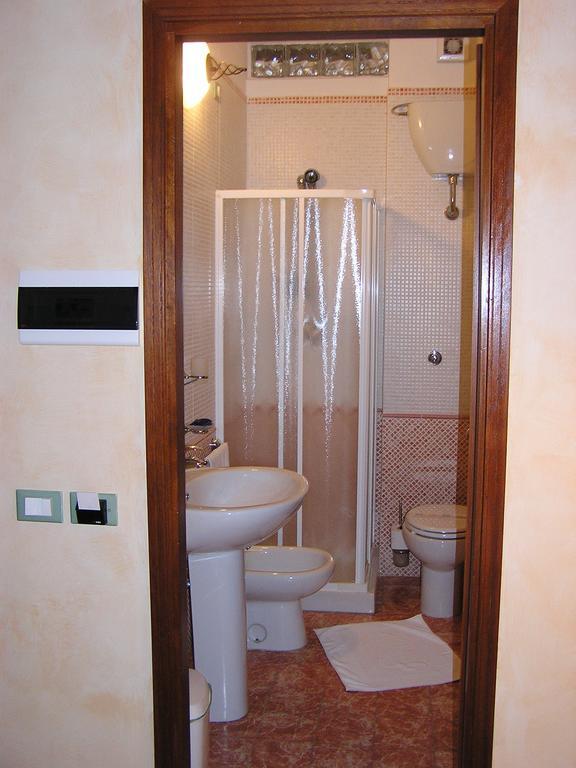 Hotel Mistral Portoscuso Phòng bức ảnh