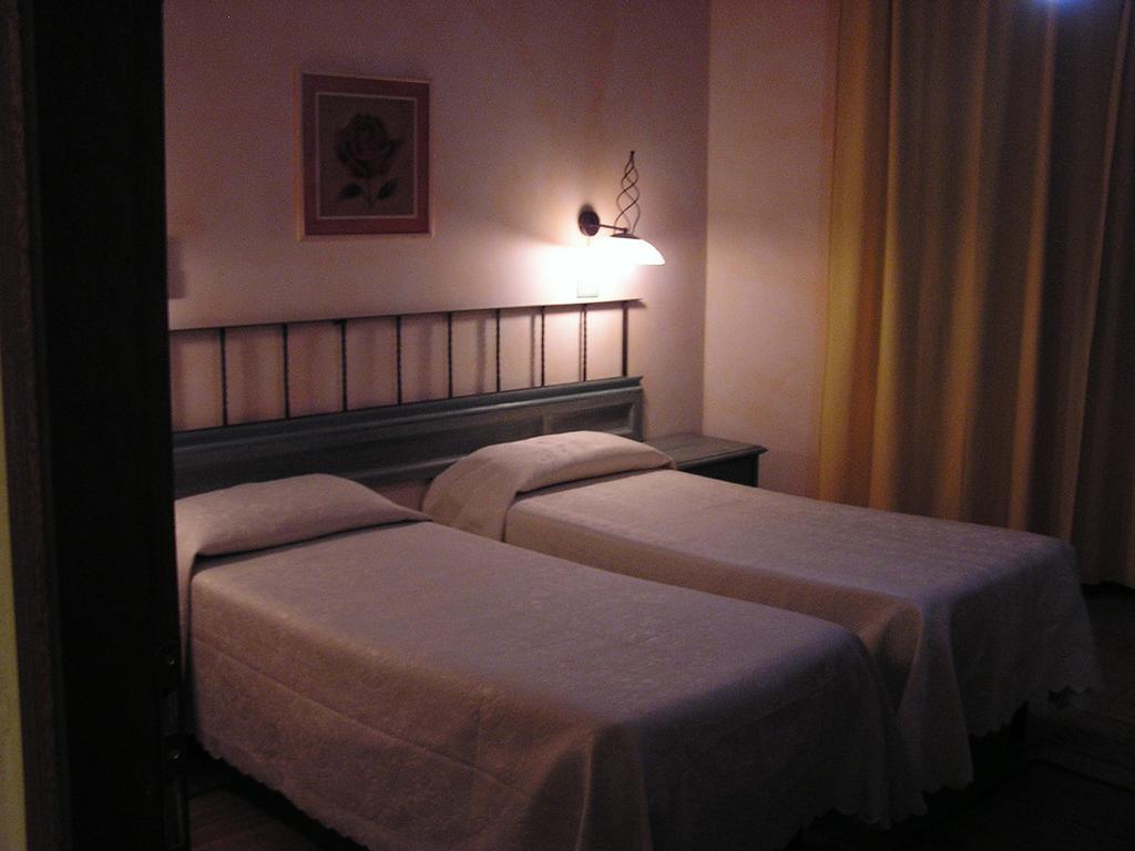 Hotel Mistral Portoscuso Ngoại thất bức ảnh