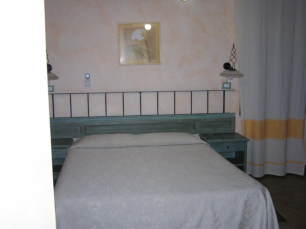 Hotel Mistral Portoscuso Ngoại thất bức ảnh